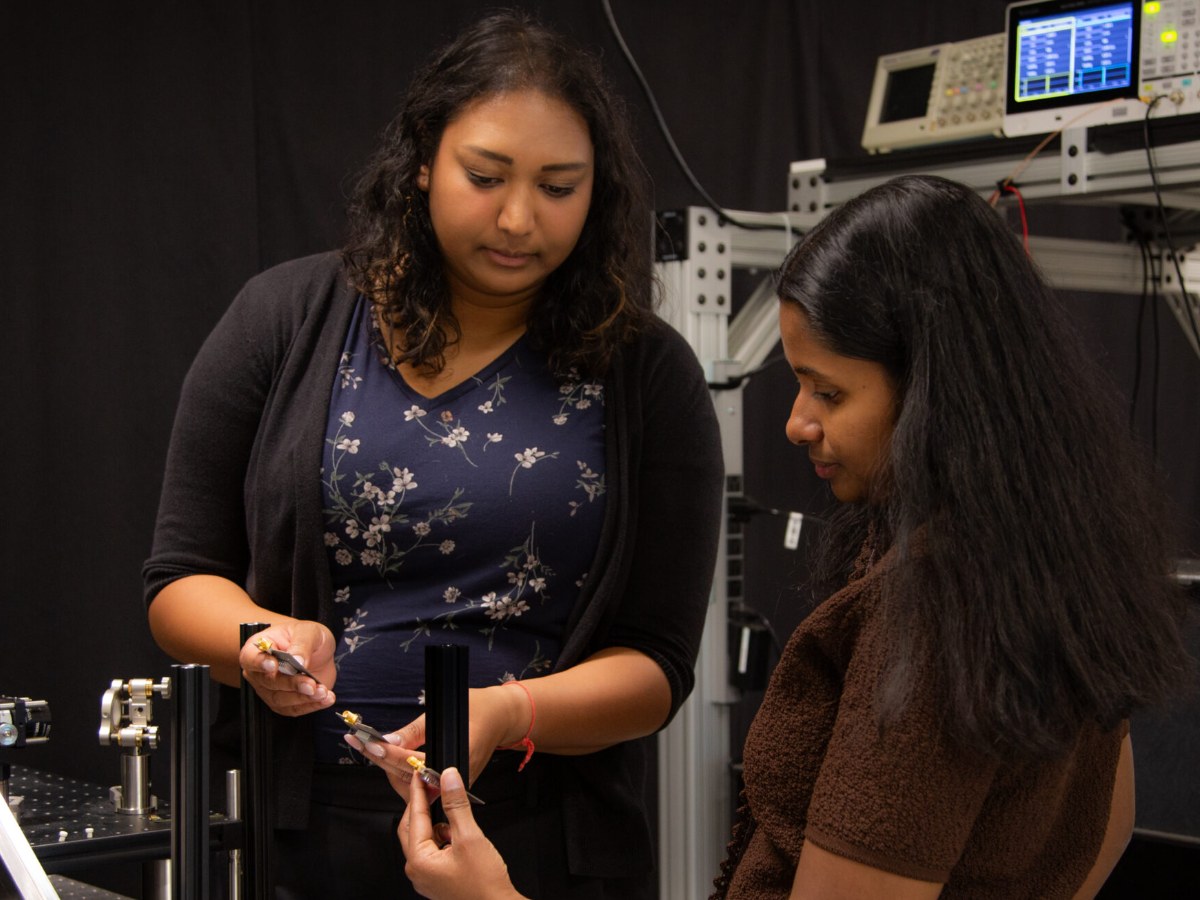 QuTE Lab members preparing NV quantum sensing samples